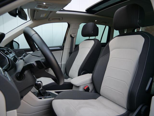 Volkswagen TIGUAN 1.4 TSI 245pk eHybrid Business+ Automaat Schuifdak / Trekhaak / Navigatie / Stoelverwarming