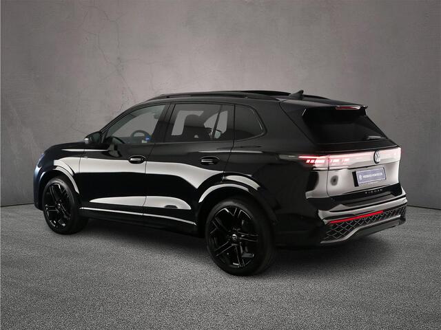 Volkswagen TIGUAN R-Line Edition 1.5 eTSI 150pk DSG Automaat Trekhaak, Panoramadak, Harman Kardon audio, Black Style, Adaptive cruise control, LED matrix koplampen