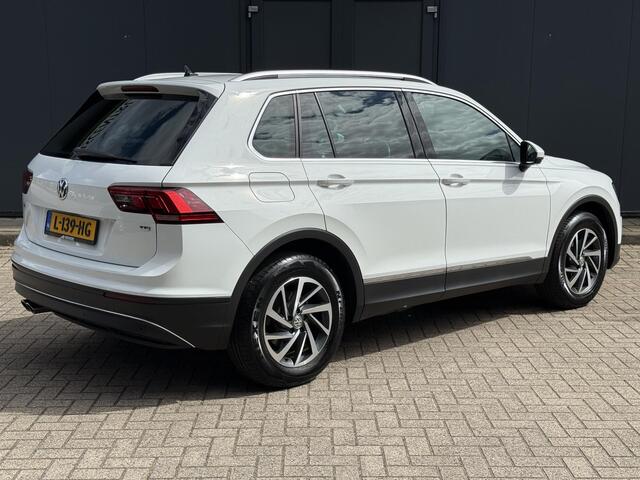 Volkswagen TIGUAN 1.4 TSI Comfortline Business / Elektrisch Wegklapbare Trekhaak ( 1600 KG trekgewicht ) / Stoelverwarming / Adaptieve Cruise Control / Navigatie / Bluetooth
