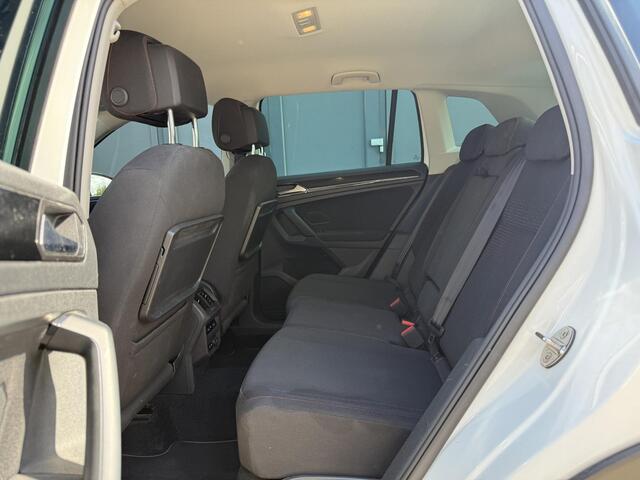 Volkswagen TIGUAN 1.4 TSI Comfortline Business / Elektrisch Wegklapbare Trekhaak ( 1600 KG trekgewicht ) / Stoelverwarming / Adaptieve Cruise Control / Navigatie / Bluetooth
