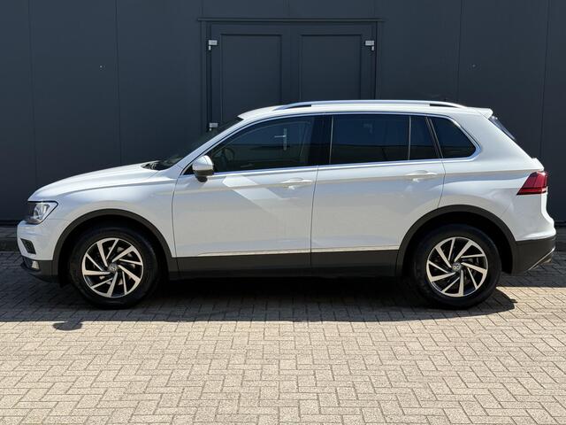 Volkswagen TIGUAN 1.4 TSI Comfortline Business / Elektrisch Wegklapbare Trekhaak ( 1600 KG trekgewicht ) / Stoelverwarming / Adaptieve Cruise Control / Navigatie / Bluetooth