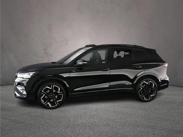 Volkswagen TIGUAN R-Line Edition 1.5 eTSI 150pk DSG Automaat Trekhaak, Panoramadak, Black Style, Adaptive cruise control, Navigatie, 360 camera, Elektrische achterklep