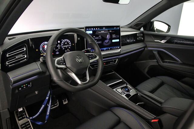 Volkswagen TIGUAN R-Line Edition 1.5 TSI eHybrid 272pk DSG Automaat Trekhaak, Black Style, Panoramadak, Navigatie, Adaptive cruise control, 360 camera, LED matrix koplampen