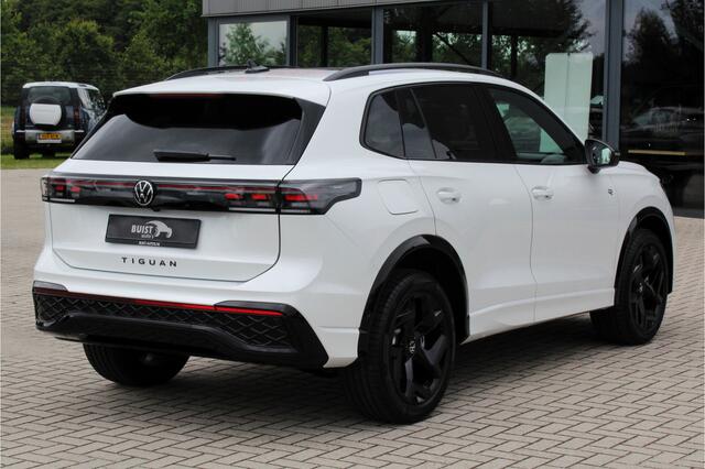 Volkswagen TIGUAN 1.5 eHybrid R-Line Business 272pk PANO TREKHAAK BLACK PACK NIEUWE AUTO!