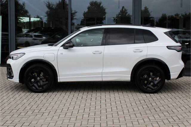 Volkswagen TIGUAN 1.5 eHybrid R-Line Business 272pk PANO TREKHAAK BLACK PACK NIEUWE AUTO!