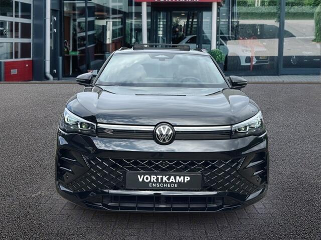 Volkswagen TIGUAN 1.5 TSI e-HYBRID 272 PK R-LINE 2026 MODEL!! PANO-DAK/CAMERA/TREKHAAK/HenK/HUD/LEDER/MEMORY