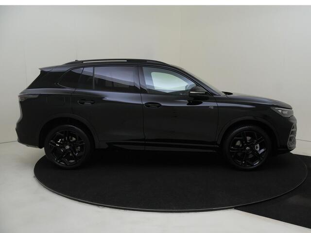 Volkswagen TIGUAN R-Line Edition - eHybrid | 'App-Connect' draadloze smartphone integratie | Automatische afstandsregeling (Adaptive Cruise Control) | Black Style Pakket