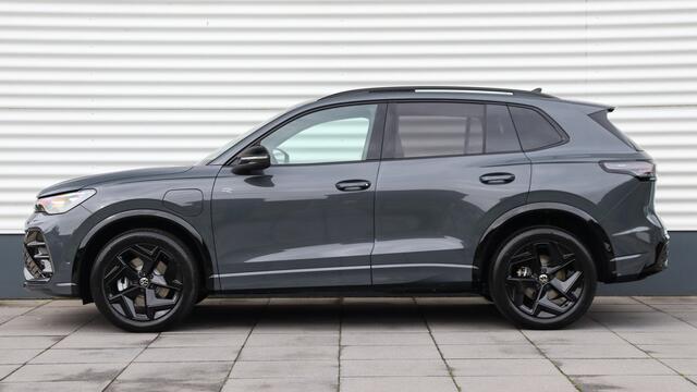 Volkswagen TIGUAN 1.5 eHybrid R-Line Edition | Massage | Panoramadak | Black Style Package | Trekhaak