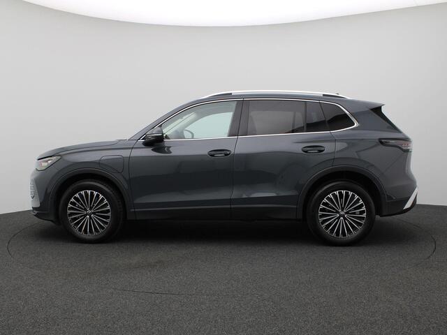 Volkswagen TIGUAN 1.5 eHybrid Elegance 204PK DSG Trekhaak wegklapbaar, ErgoActive Stoel, Stoelverwarming voor + achter, Stuurwielverwarming, Achterruitrijcamera, Led Plus, Navi via Apple Carplay/ Android Auto, Alarm, Keyless, Side Assist, Virtual Pedal, 18" LM Velgen