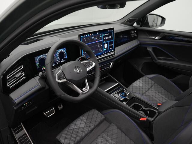 Volkswagen TIGUAN 1.5 eHybrid 204 pk DSG R-Line Edition | Panoramadak | Trekhaak | Adaptief onderstel | IQ Light | Head-up display | Harman/Kardon