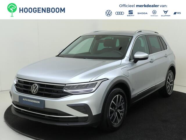 Volkswagen TIGUAN 1.4 TSI eHybrid Life | Parkeerassistent | Keyless | Digital cockpit Pro | Achteruitrijcamera | Adaptieve cruise control | 3-zone airco | Navigatie |