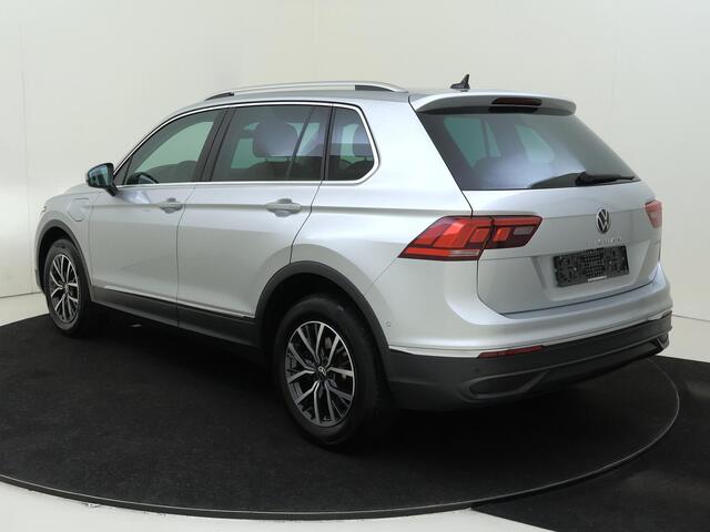 Volkswagen TIGUAN 1.4 TSI eHybrid Life | Parkeerassistent | Keyless | Digital cockpit Pro | Achteruitrijcamera | Adaptieve cruise control | 3-zone airco | Navigatie |