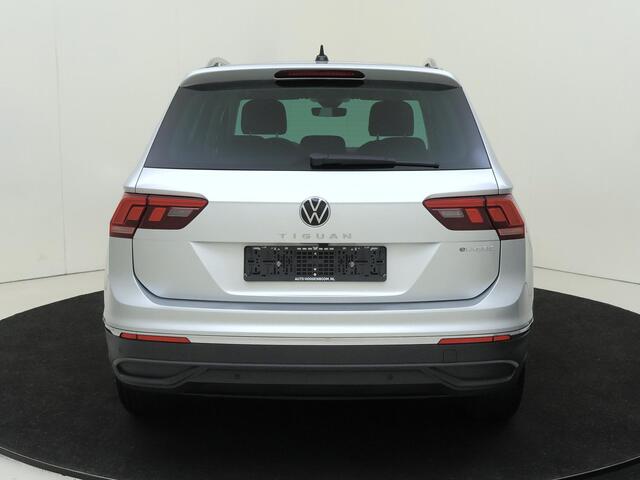 Volkswagen TIGUAN 1.4 TSI eHybrid Life | Parkeerassistent | Keyless | Digital cockpit Pro | Achteruitrijcamera | Adaptieve cruise control | 3-zone airco | Navigatie |
