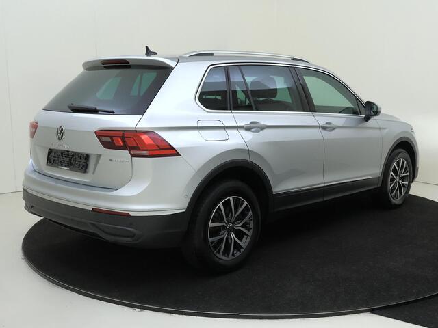 Volkswagen TIGUAN 1.4 TSI eHybrid Life | Parkeerassistent | Keyless | Digital cockpit Pro | Achteruitrijcamera | Adaptieve cruise control | 3-zone airco | Navigatie |