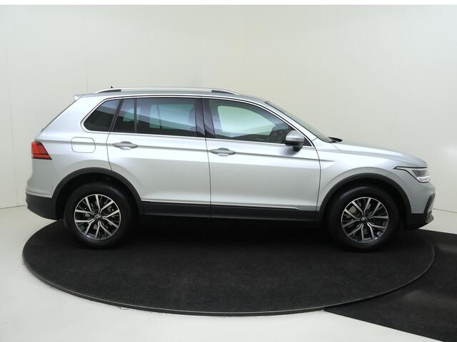 Volkswagen TIGUAN 1.4 TSI eHybrid Life | Parkeerassistent | Keyless | Digital cockpit Pro | Achteruitrijcamera | Adaptieve cruise control | 3-zone airco | Navigatie |