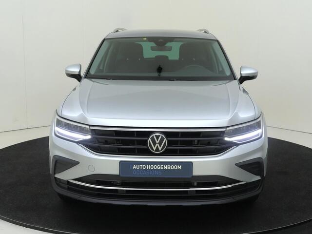Volkswagen TIGUAN 1.4 TSI eHybrid Life | Parkeerassistent | Keyless | Digital cockpit Pro | Achteruitrijcamera | Adaptieve cruise control | 3-zone airco | Navigatie |