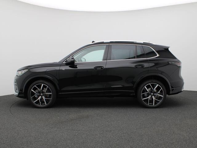Volkswagen TIGUAN 1.5 eHybrid R-Line Edition 272PK DSG Pano-Schuifdak, Adaptieve Cruise Controle, Matrix LED verlichting, Keyless, Side Assist, Trekhaak, 20" LM Velgen