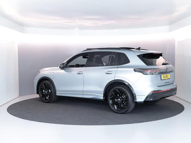 Volkswagen TIGUAN 1.5 eHybrid R-Line Edition 204 PK PHEV | Verlengde garantie | Panorama dak | Trekhaak | Black Style | Stoel - en stuurverwarming |