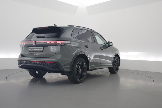 Volkswagen TIGUAN 1.5 eHybrid R-Line Black Style | Pano | Massage | Adapt. Cruise | IQ. Light | Camera | Keyless | CarPlay