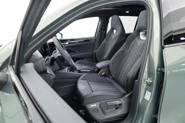 Volkswagen TIGUAN 1.5 eHybrid R-Line Black Style | Pano | Massage | Adapt. Cruise | IQ. Light | Camera | Keyless | CarPlay