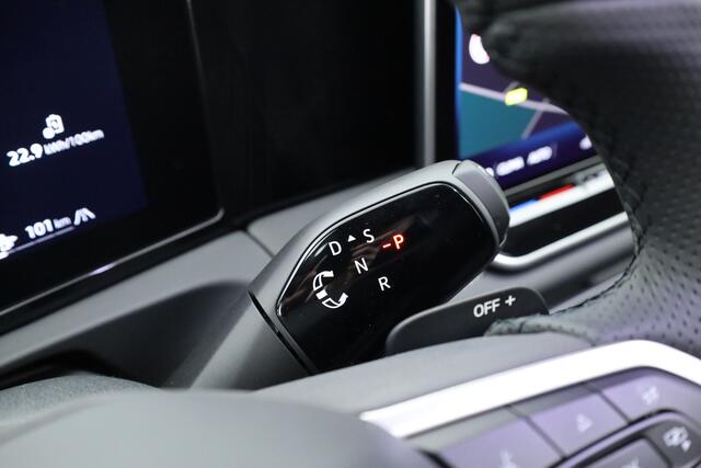 Volkswagen TIGUAN 1.5 eHybrid R-Line Black Style | Pano | Massage | Adapt. Cruise | IQ. Light | Camera | Keyless | CarPlay