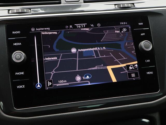 Volkswagen TIGUAN 1.5 TSi 150 Pk Automaat R-Line Business+ | Full LED | Navigatie | 19 Inch | Adaptive Cruise | Privacy Glass | Parkeersensoren | 45.990 Km!!