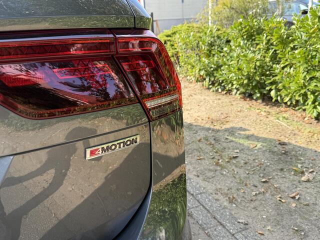 Volkswagen TIGUAN 2.0 TSI 4Motion R-Line 180PK DSGoPanooTrekhaak