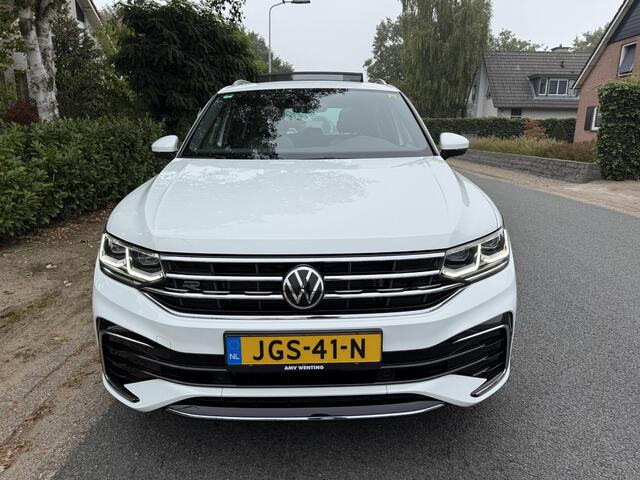 Volkswagen TIGUAN 1.5 TSI 150PK DSG 3xR-LineoPanooTrekhaak