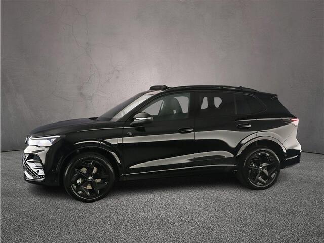 Volkswagen TIGUAN R-Line Edition 1.5 TSI eHybrid 272pk DSG Automaat Trekhaak, Black Style, Panoramadak, Adaptive cruise control, Elektrische achterklep