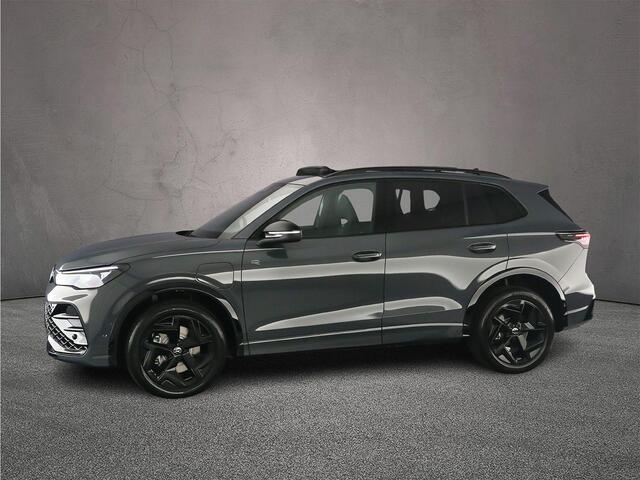 Volkswagen TIGUAN R-Line Edition 1.5 TSI eHybrid 272pk DSG Automaat Trekhaak, Panoramadak, Adaptive cruise control, Black Style, Achteruitrijcamera, Elektrische achterklep