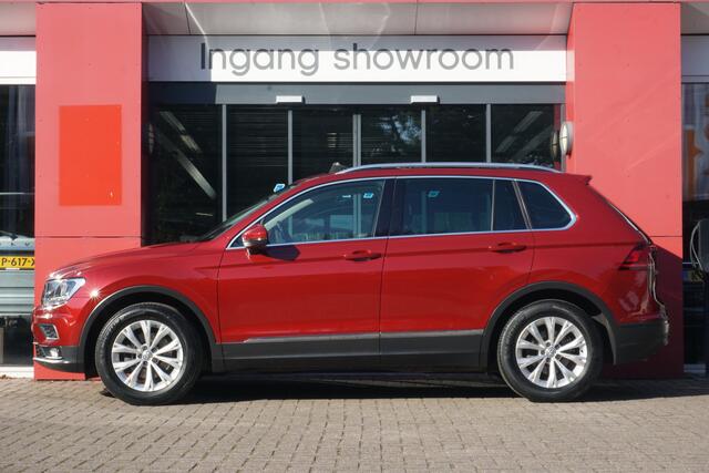 Volkswagen TIGUAN 1.4 TSI Comfortline Business | Origineel NL | Panoramadak | Trekhaak | ACC | PDC | Navigatie |