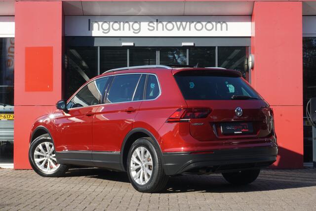 Volkswagen TIGUAN 1.4 TSI Comfortline Business | Origineel NL | Panoramadak | Trekhaak | ACC | PDC | Navigatie |