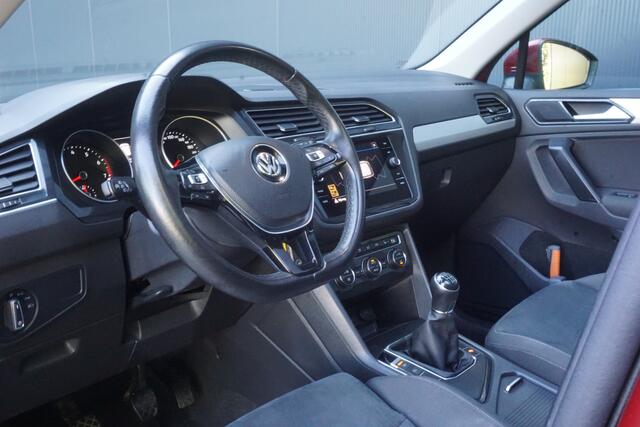 Volkswagen TIGUAN 1.4 TSI Comfortline Business | Origineel NL | Panoramadak | Trekhaak | ACC | PDC | Navigatie |