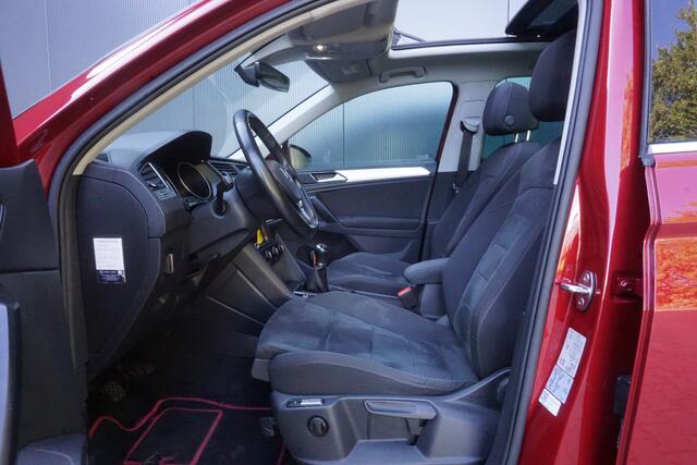Volkswagen TIGUAN 1.4 TSI Comfortline Business | Origineel NL | Panoramadak | Trekhaak | ACC | PDC | Navigatie |
