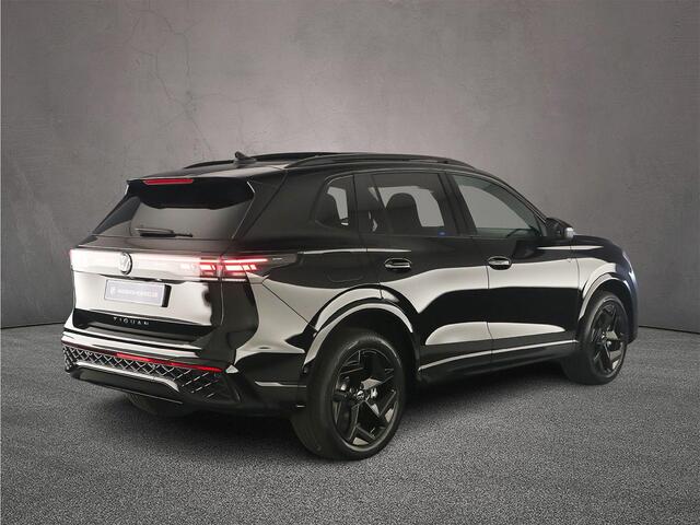 Volkswagen TIGUAN R-Line Edition 1.5 TSI eHybrid 272pk DSG Automaat Black Style, Trekhaak, Panoramadak, Adaptive cruise control, Achteruitrijcamera, Elektrische achterklep