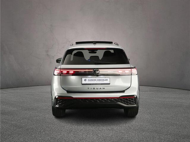 Volkswagen TIGUAN R-Line Edition 1.5 eTSI 150pk DSG Automaat Trekhaak, Panoramadak, Black Style, 360 camera, Adaptive cruise control, Achteruitrijcamera, Elektrische achterklep