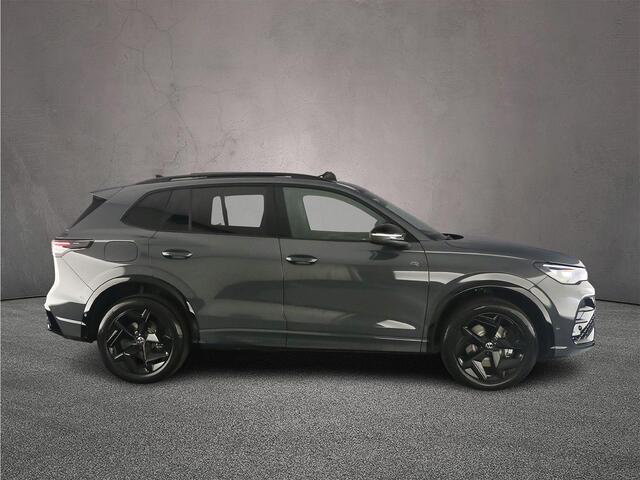 Volkswagen TIGUAN R-Line Edition 1.5 TSI eHybrid 272pk DSG Automaat Trekhaak, Panoramadak, Black Style, Adaptive cruise control, Elektrische achterklep