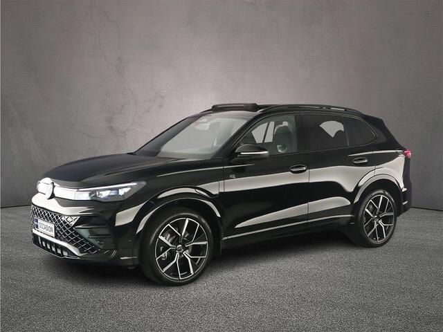 Volkswagen TIGUAN R-Line Edition 1.5 TSI eHybrid 272pk DSG Automaat Black Style, Trekhaak, Panoramadak, Adaptive cruise control, Achteruitrijcamera, Elektrische achterklep