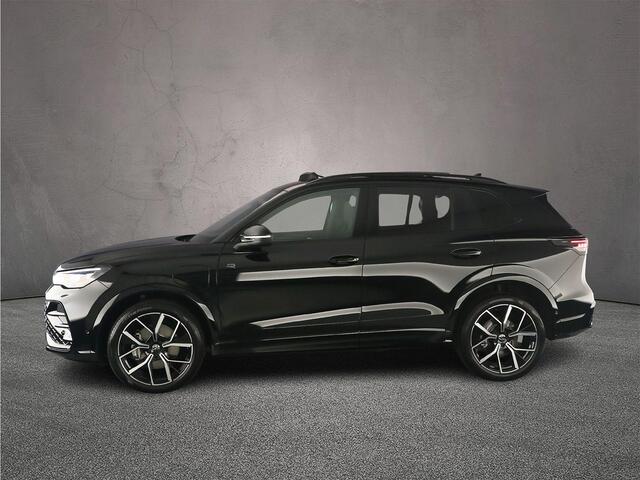 Volkswagen TIGUAN R-Line Edition 1.5 TSI eHybrid 272pk DSG Automaat Black Style, Trekhaak, Panoramadak, Adaptive cruise control, Achteruitrijcamera, Elektrische achterklep