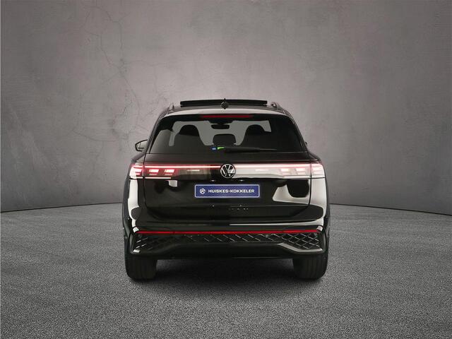 Volkswagen TIGUAN R-Line Edition 1.5 TSI eHybrid 272pk DSG Automaat Black Style, Trekhaak, Panoramadak, Adaptive cruise control, Achteruitrijcamera, Elektrische achterklep