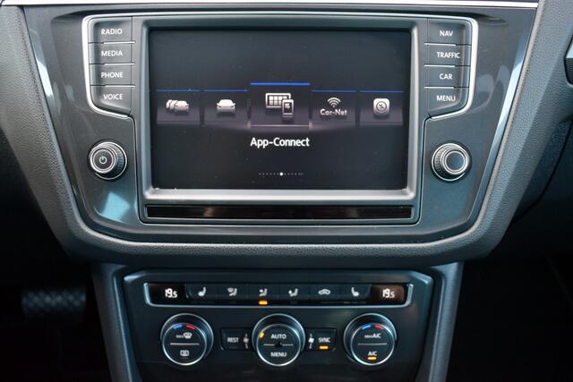 Volkswagen TIGUAN 2.0 TSi 180pk Automaat 4Motion R-Line Highline LED | Panoramadak | Carplay | Virtual | Sportstoelen | 19 Inch LMV