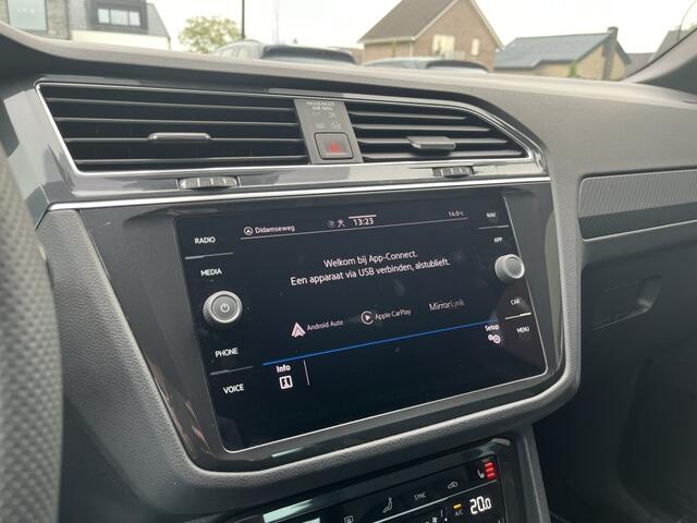 Volkswagen TIGUAN 1.5 TSI R-Line Camera Trekhaak Carplay Keyless Navi