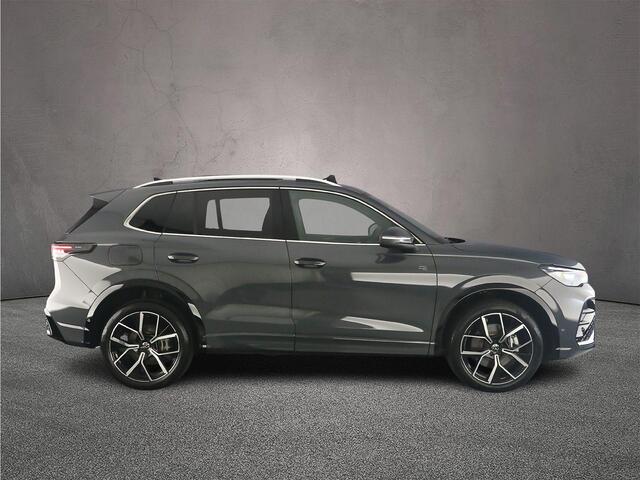 Volkswagen TIGUAN R-Line Edition 1.5 TSI eHybrid 272pk DSG Automaat Trekhaak, Panoramadak, Adaptive cruise control, Achteruitrijcamera, Navigatie, Elektrische achterklep