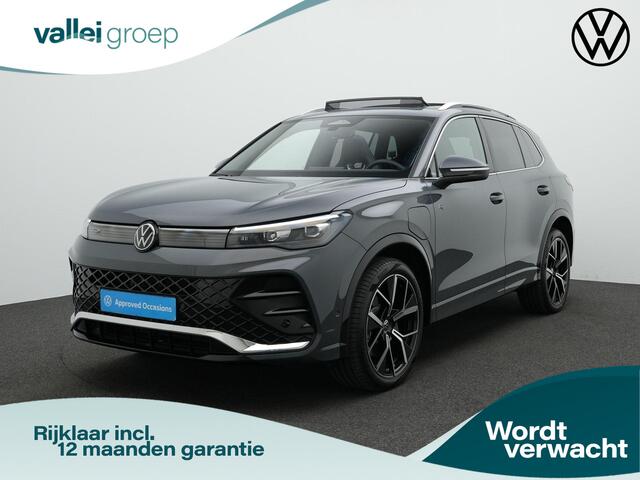 Volkswagen TIGUAN 1.5 eHybrid 204 pk DSG R-Line Edition | Panoramadak | Trekhaak | Adaptief onderstel | Achteruitrijcamera | Stuur-/stoelverwarming