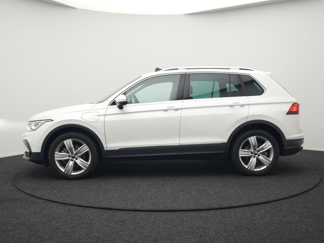 Volkswagen TIGUAN TSI eHybrid Elegance Plug In Hybrid 266pk PHEV | Panodak | Head Up | Adaptive Cruise | Alcantara Sportstoelen Massage & Verwarmd | Pilot Assist | Apple Carplay | Blis | Navigatie | Virtual | DAB |