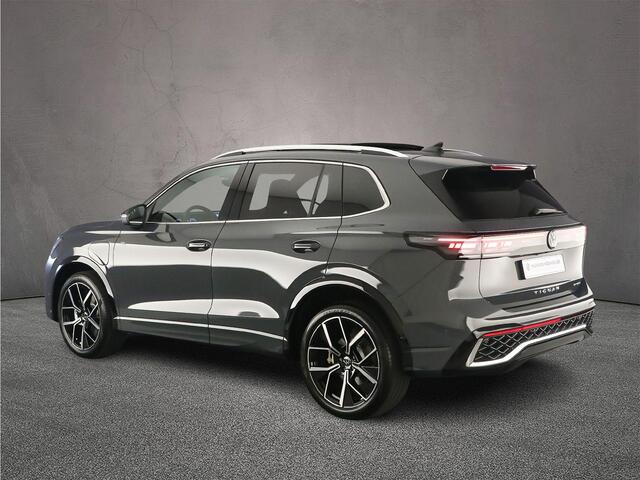 Volkswagen TIGUAN R-Line Edition 1.5 TSI eHybrid 272pk DSG Automaat, Trekhaak, Panoramadak, Adaptive cruise control, Achteruitrijcamera, Elektrische achterklep