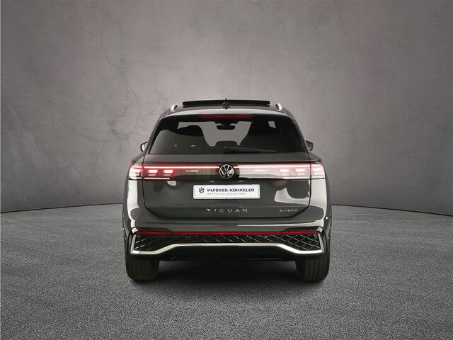 Volkswagen TIGUAN R-Line Edition 1.5 TSI eHybrid 272pk DSG Automaat, Trekhaak, Panoramadak, Adaptive cruise control, Achteruitrijcamera, Elektrische achterklep