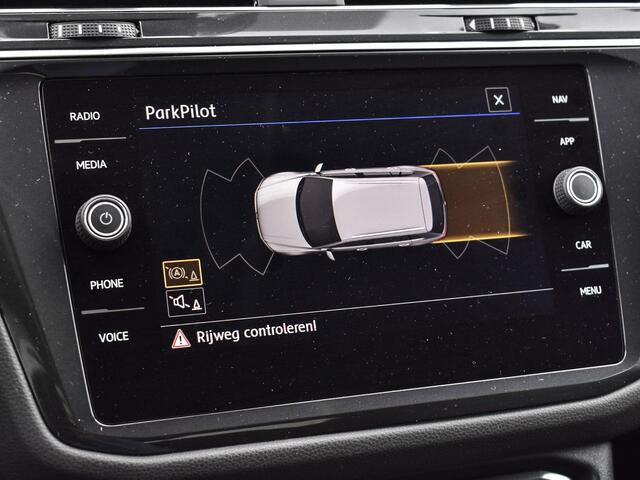 Volkswagen TIGUAN Allspace 1.5 TSI 150pk DSG Comfortline Business 7p. · Apple/Android Car Play · Elek. Trekhaak · 7.Persoons · Elek. Achterklep · Navigatie · 17'' Inch ·