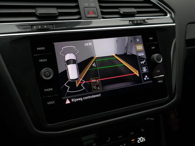 Volkswagen TIGUAN 1.4 TSI eHybrid 245 pk DSG Elegance | Panoramadak | Trekhaak | IQ Light | Achteruitrijcamera | Standkachel | Adaptive Cruise | Park Assist | Sportstoelen | 20 inch