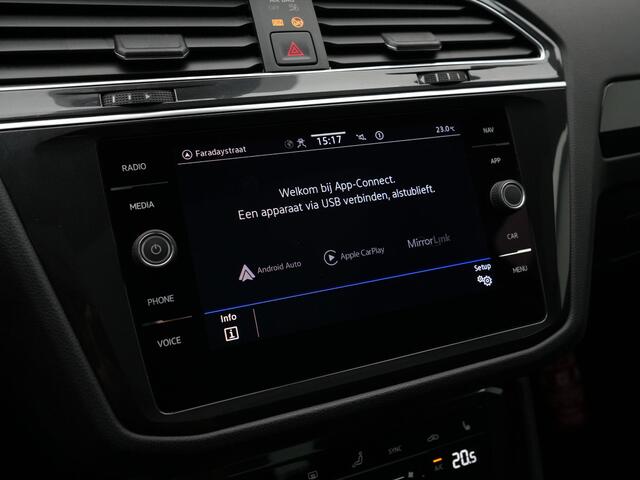 Volkswagen TIGUAN 1.4 TSI eHybrid 245 pk DSG Elegance | Panoramadak | Trekhaak | IQ Light | Achteruitrijcamera | Standkachel | Adaptive Cruise | Park Assist | Sportstoelen | 20 inch